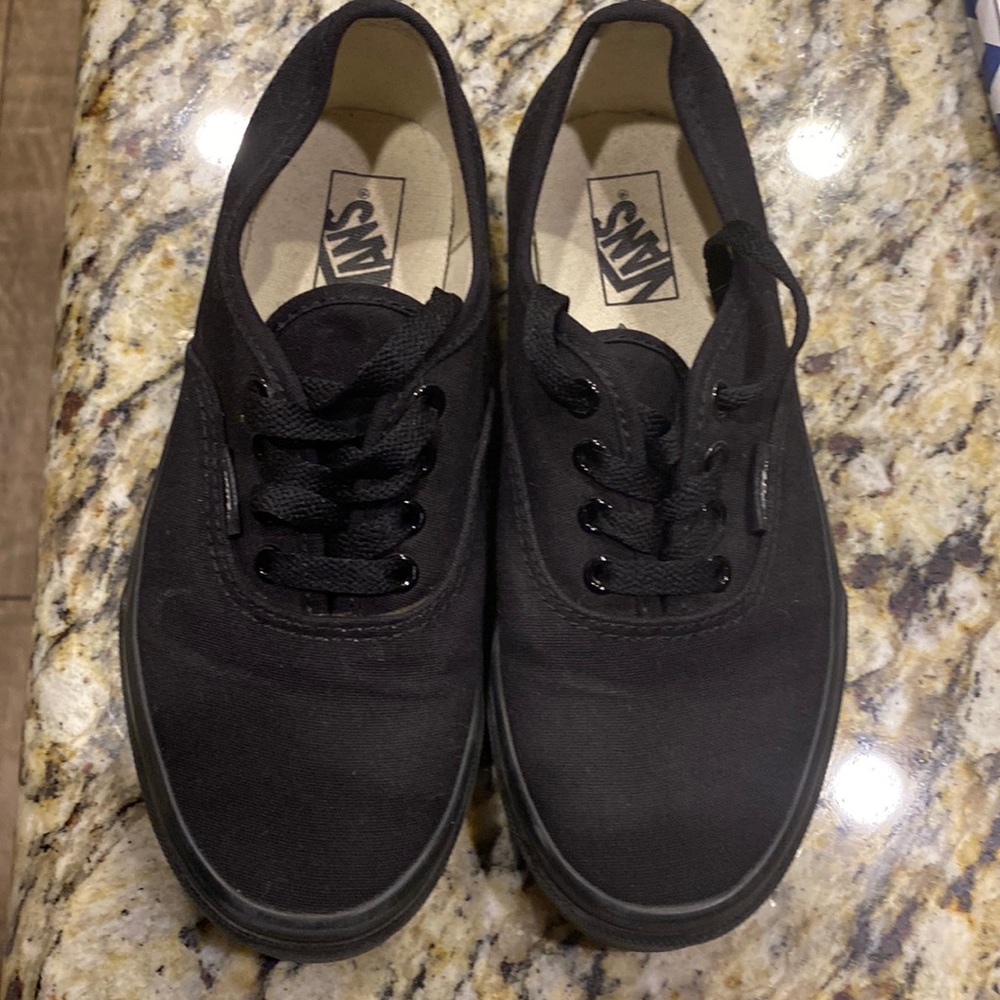 Vans solid black size 2 1/2 kids never worn in perfect condition $25